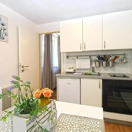Apartment Fuer 2 Personen Ca 22 Qm In Pula, Istrien Istrische Riviera